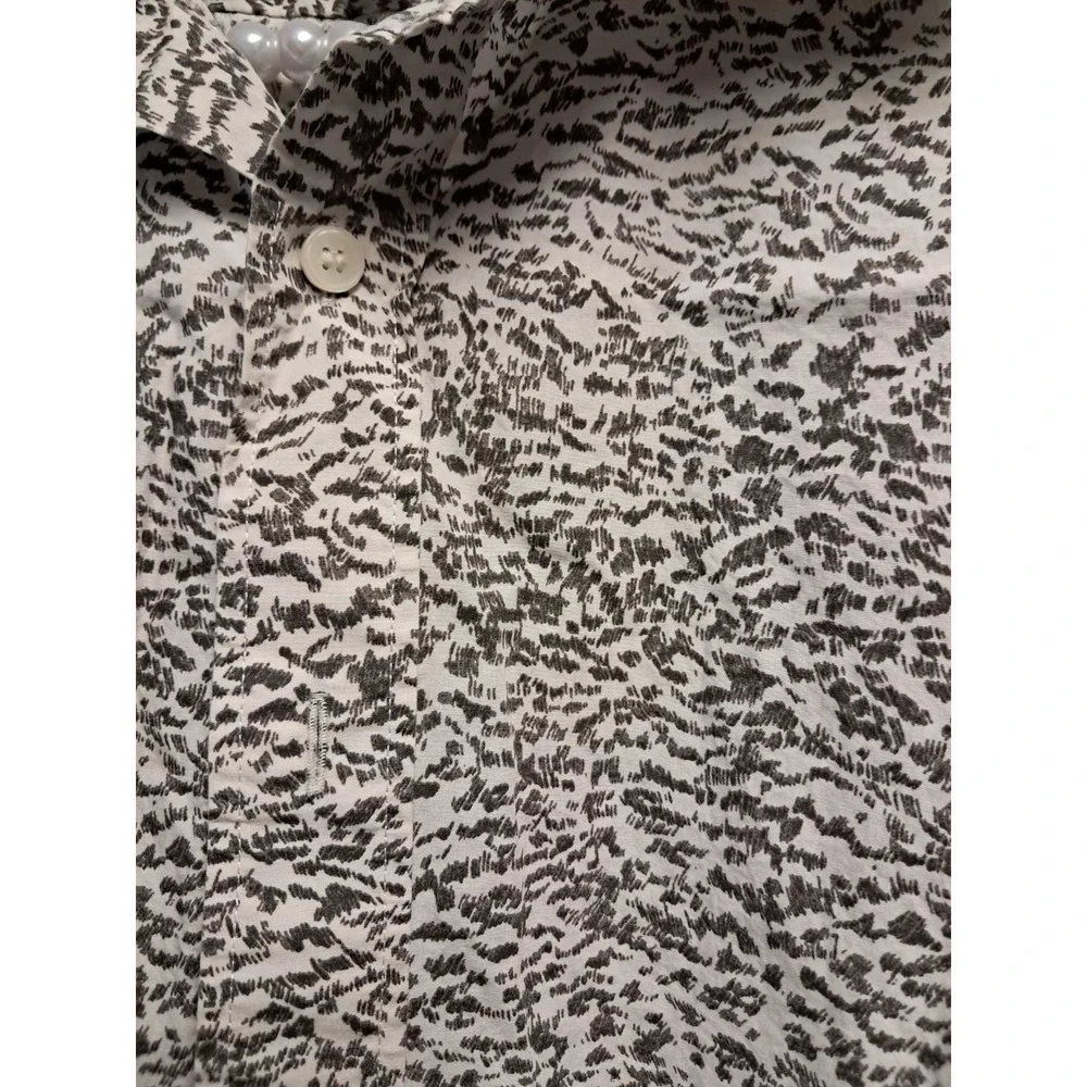 BR Label Animal Print Button Down Dress Shirt. Mens Size Small